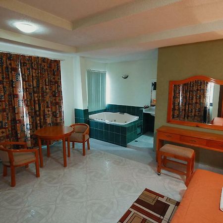 Hotel El Conquistador Monarca. Zitacuaro ภายนอก รูปภาพ