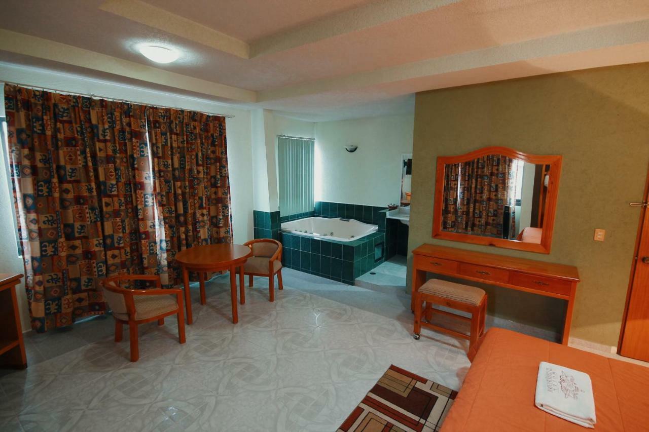 Hotel El Conquistador Monarca. Zitacuaro ภายนอก รูปภาพ