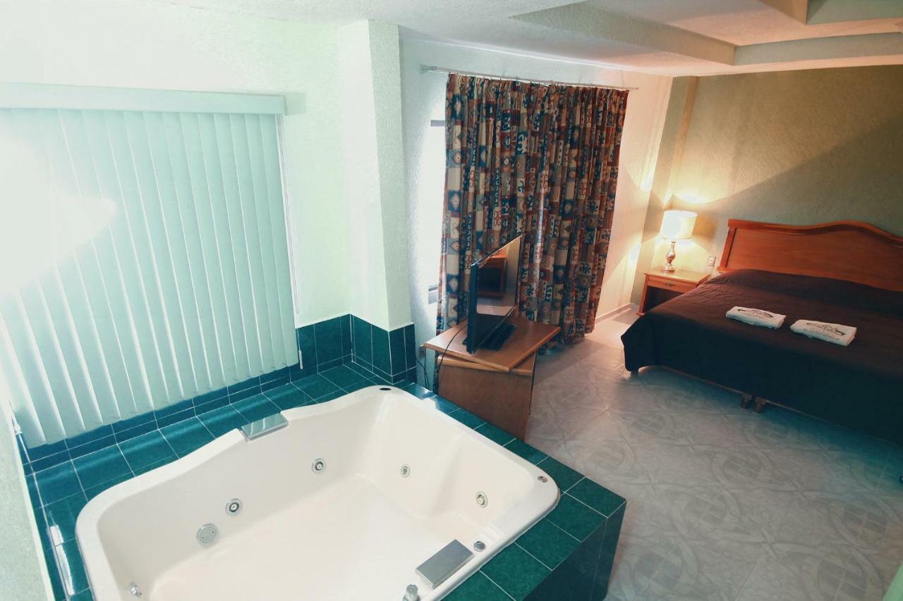 Hotel El Conquistador Monarca. Zitacuaro ภายนอก รูปภาพ