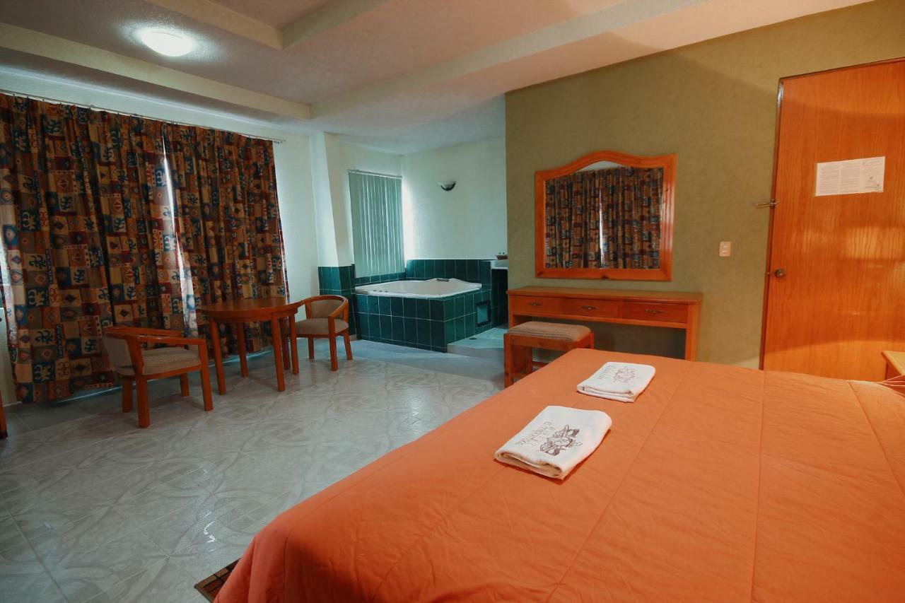 Hotel El Conquistador Monarca. Zitacuaro ภายนอก รูปภาพ