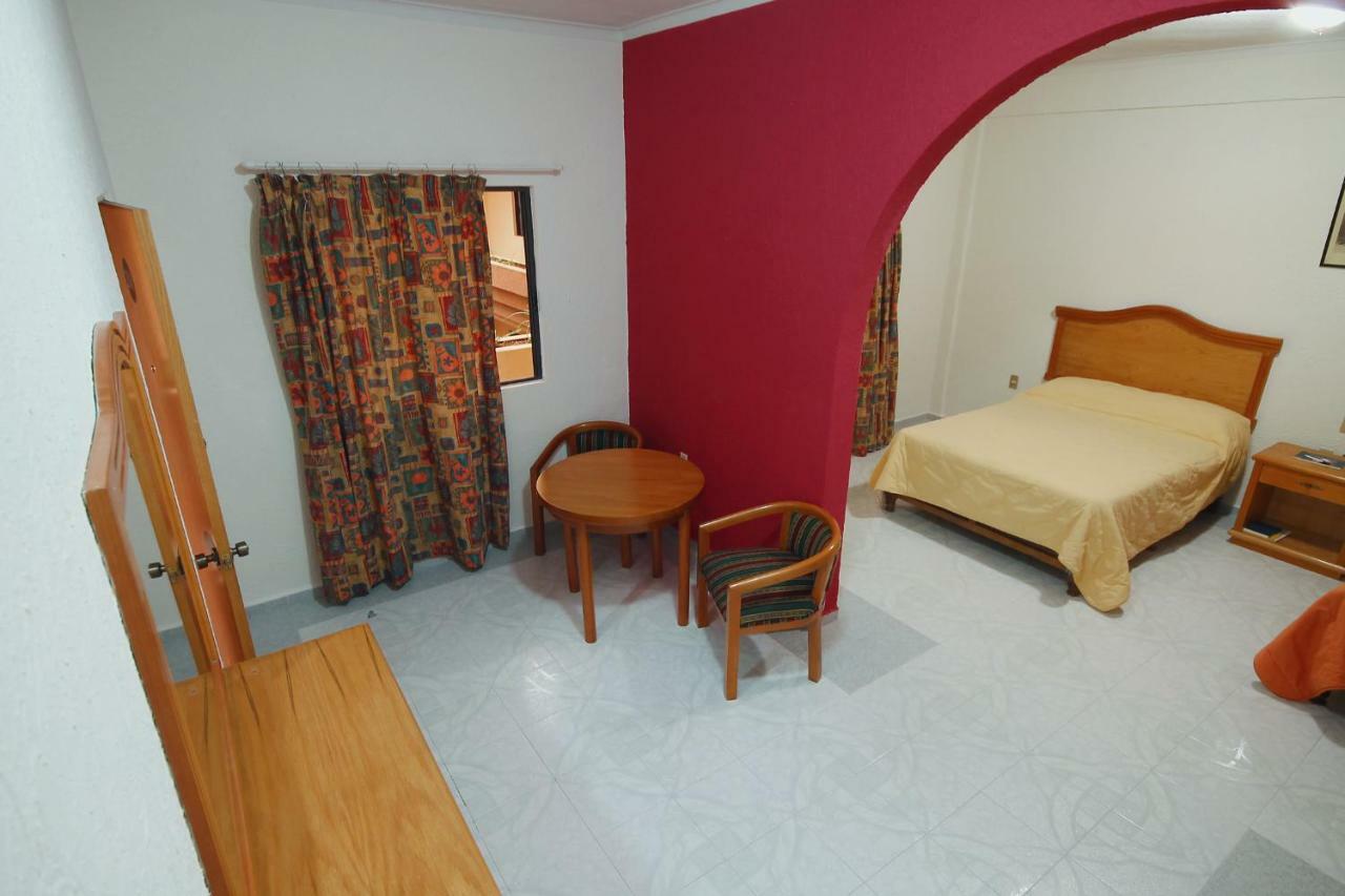 Hotel El Conquistador Monarca. Zitacuaro ภายนอก รูปภาพ
