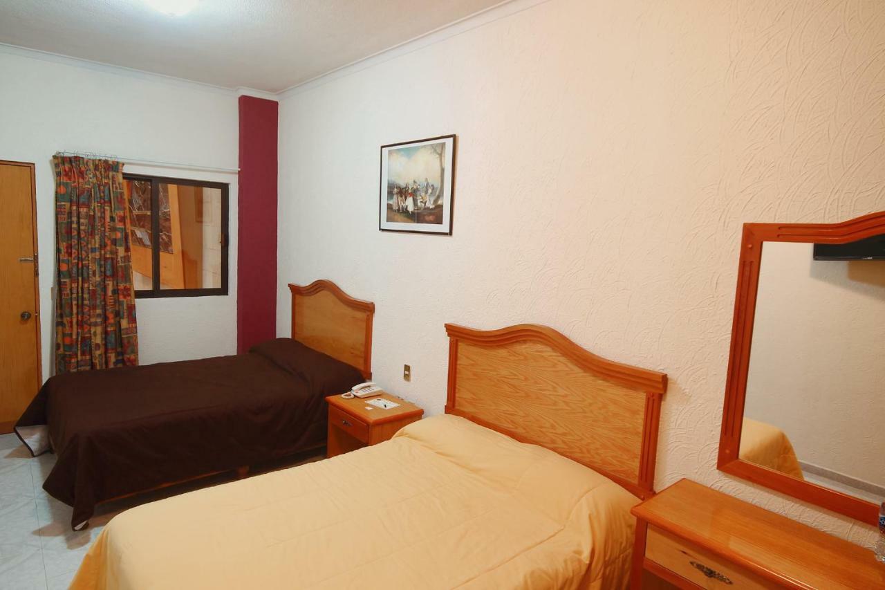 Hotel El Conquistador Monarca. Zitacuaro ภายนอก รูปภาพ