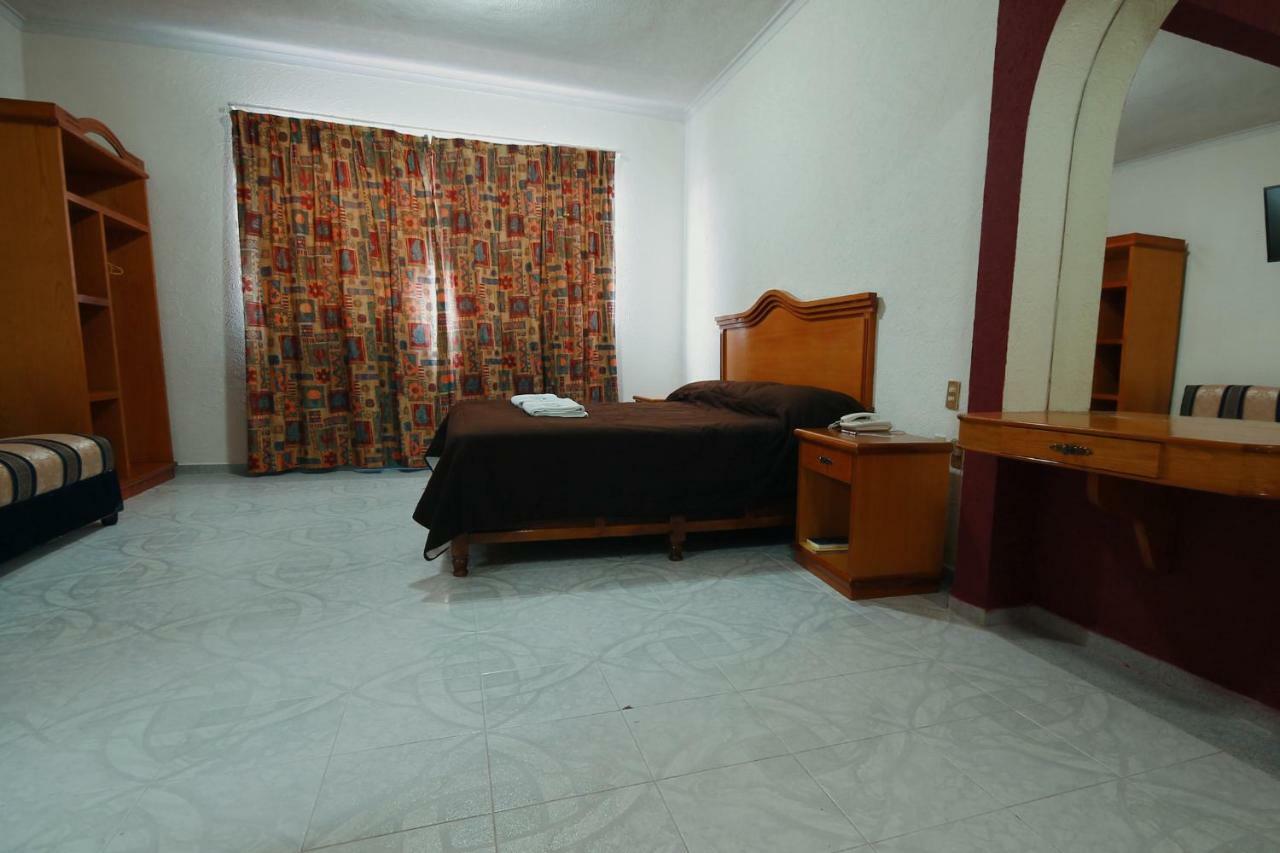Hotel El Conquistador Monarca. Zitacuaro ภายนอก รูปภาพ