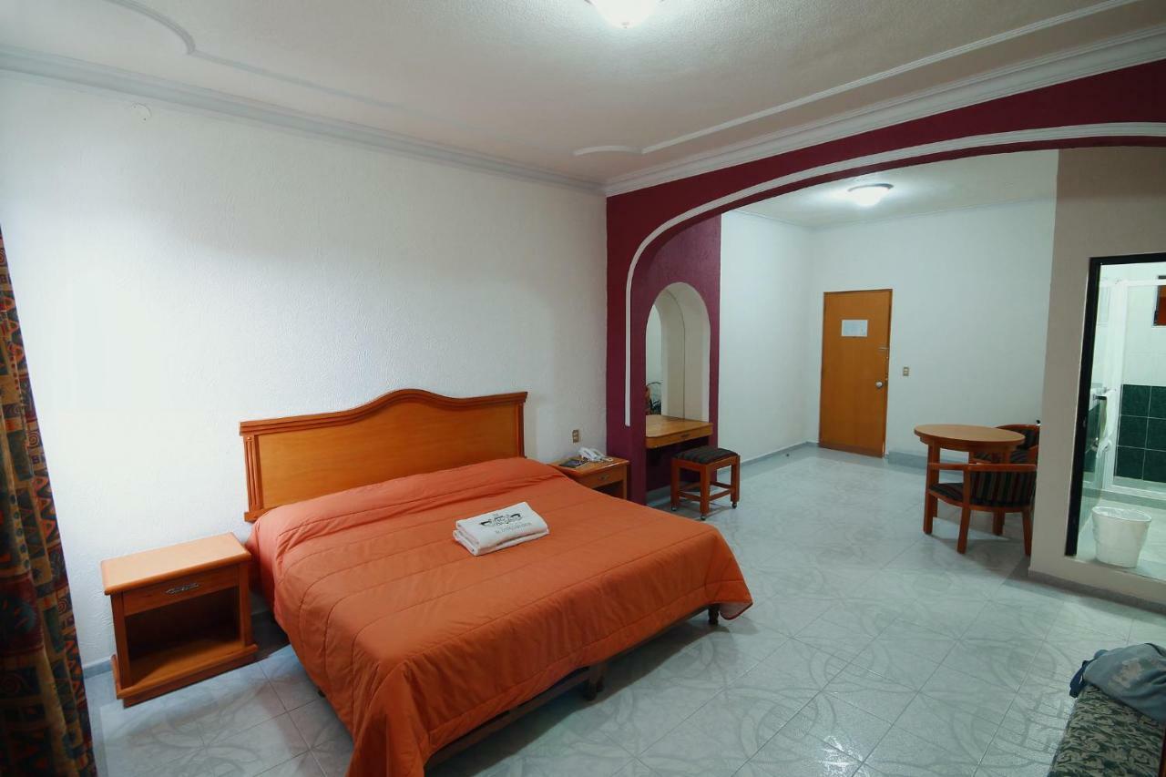 Hotel El Conquistador Monarca. Zitacuaro ภายนอก รูปภาพ