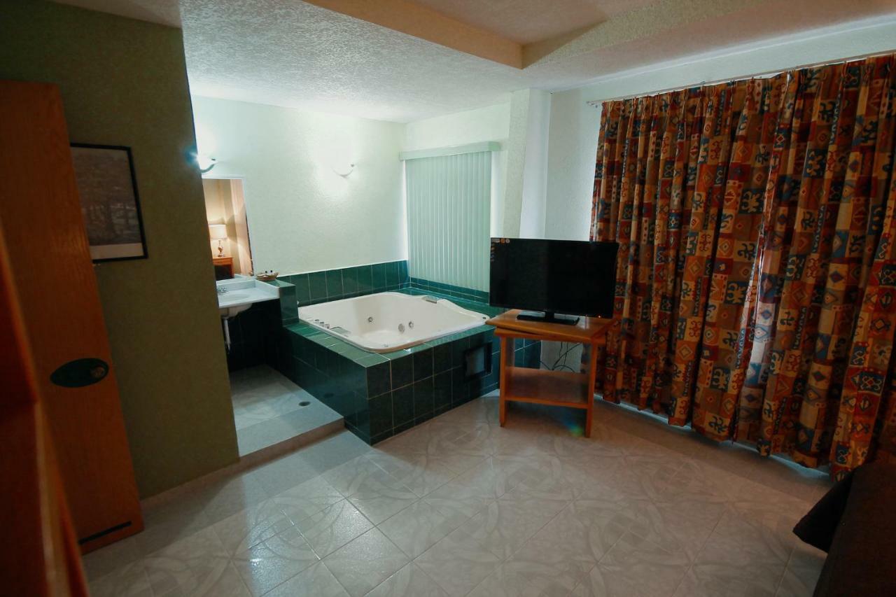 Hotel El Conquistador Monarca. Zitacuaro ภายนอก รูปภาพ