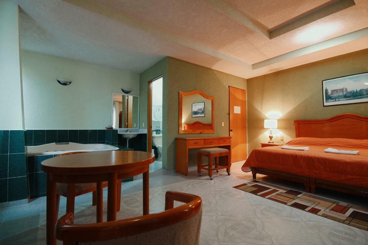 Hotel El Conquistador Monarca. Zitacuaro ภายนอก รูปภาพ